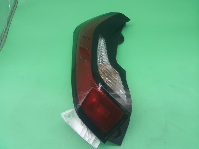 アクア 6AA-MXPK16 左テールランプ X 4WD 6X3 52-337 81561-52F30拍卖