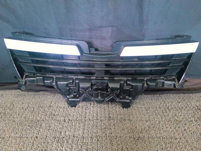 ヴォクシー DAA-ZWR80G フロント グリル ハイブリッドV 7人 070 53111-28680 53141-28010-A0拍卖