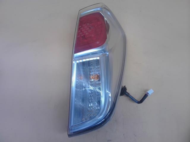 eKスペース DBA-B11A 右テールランプ T セーフティパッケージ P59 1146-404 8330B126拍卖