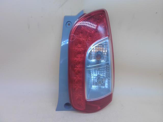 パッソ DBA-KGC30 右テールランプ X P12 220-51397 81550-B1220拍卖