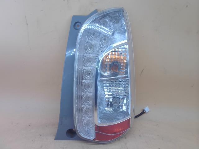 パッソ DBA-KGC30 右テールランプ プラスハナ 220-51397 81550-B1240拍卖