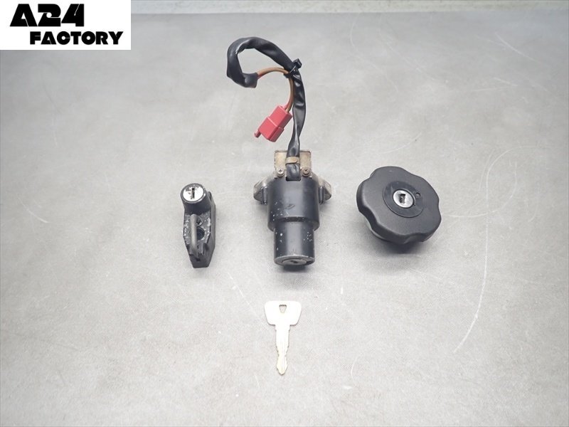 B1R7-1007 ヤマハ YB-1 Four キーセット メイン ホルダー キャップ 実動車取外し品 【UA05J-002~ 2000年式】拍卖