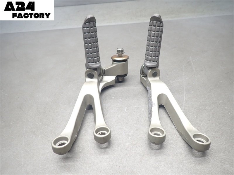 B1R7-1010 カワサキ Ninja ZX-9R タンデムステップ 左右 純正品 【ZX900C 1999年式 マレーシア仕様 動画有】拍卖