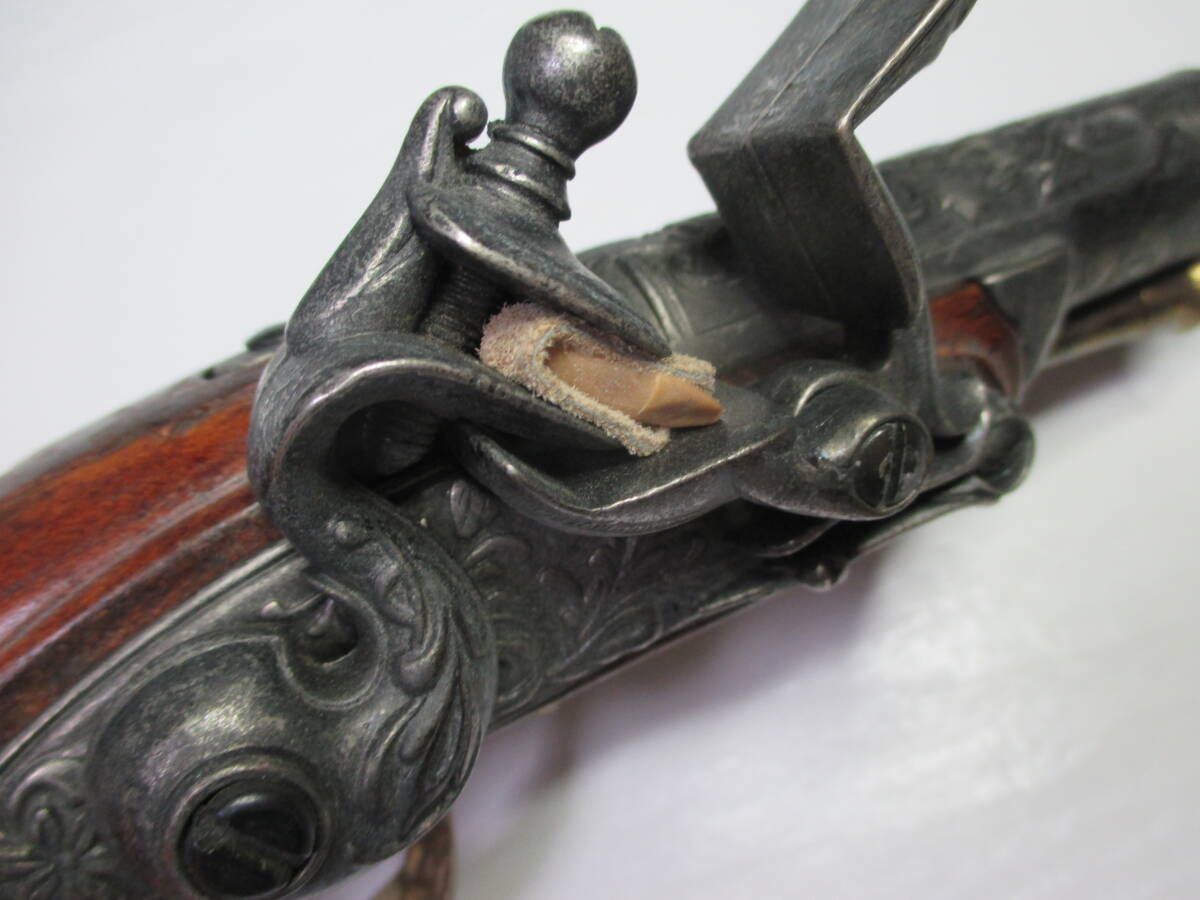 ☆古式銃 装飾銃☆中古品☆ジャンク品として出品☆観賞用・インテリア・撮影・コスプレなどに☆アンティーク ☆レプリカ☆詳細不明☆10-A☆拍卖
