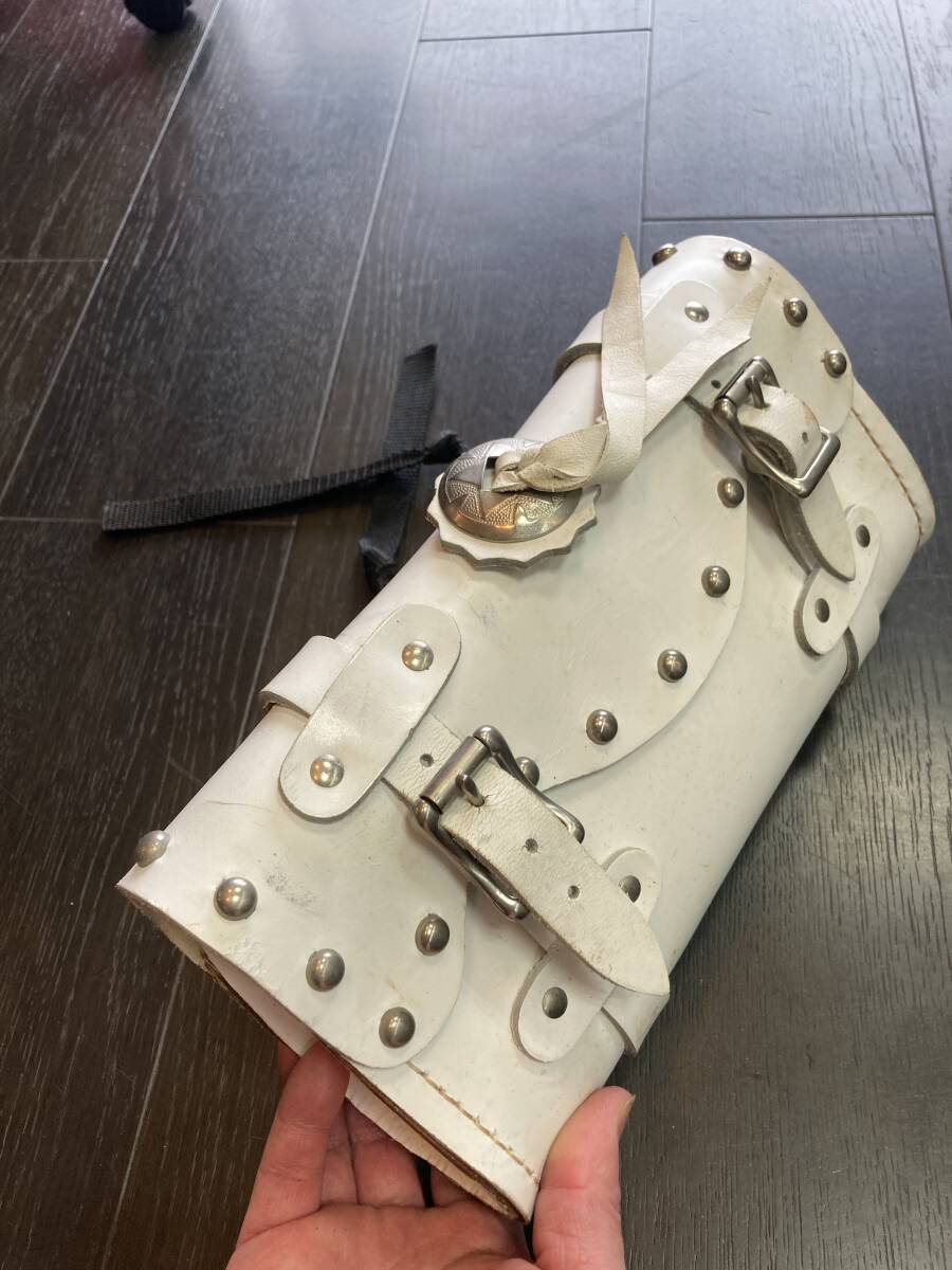 ベイツ白シートにマッチング!nos当時物70sハーレー本革ホワイトオールドレザーツールバッグ ナックルパンショベルサイドバルブ 50s60s 拍卖