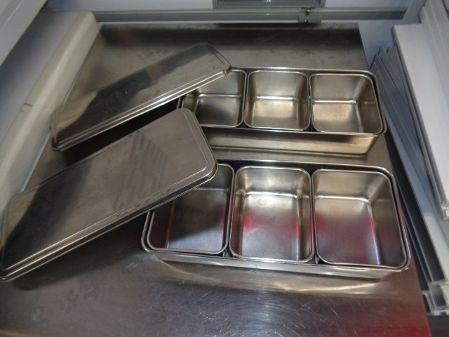 ■クリーニング済み■ ステンレス0号深型バット 【蓋付きケース2x小6個セット】調味料入れバット 薬味入れ■東京都葛飾区■22拍卖