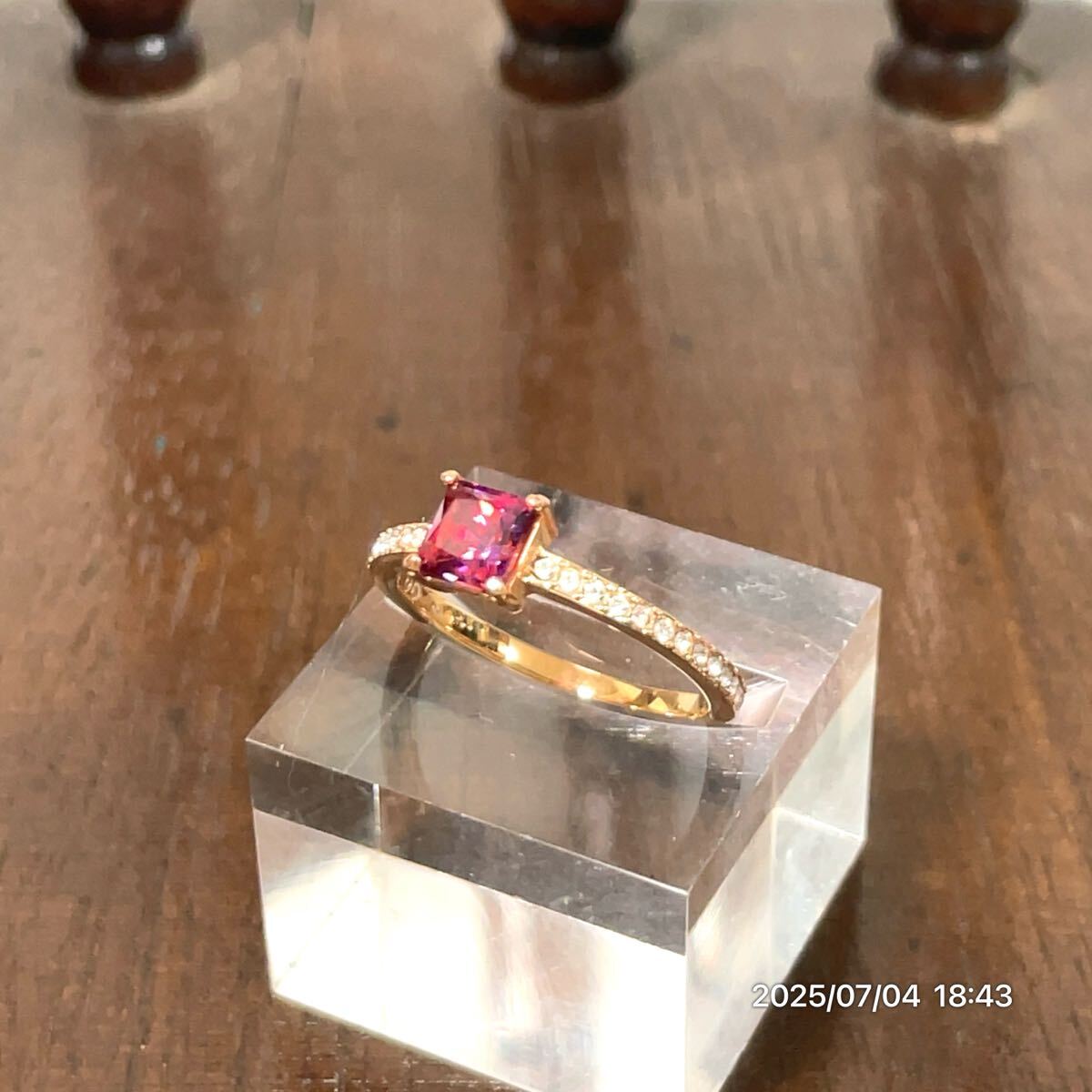 SWAROVSKI スワロフスキー スクエア クリスタル ラインストーン ゴールドカラーボディ リング 指輪 アクセサリー 装飾品 ファッション 小物拍卖