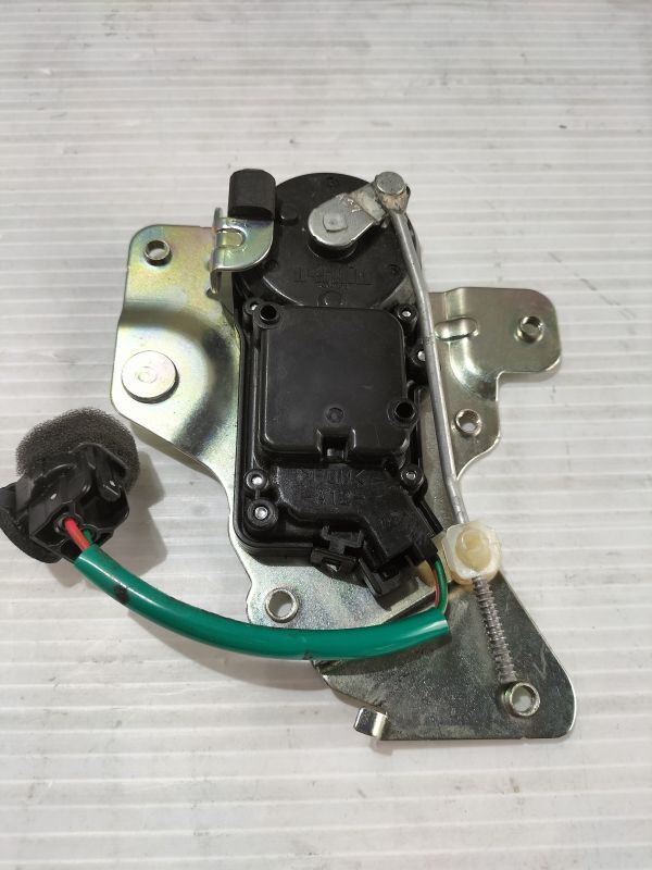 ★ マツダ ボンゴ SKP2V 左フロントドアロックアクチュエーター  ★ 純正中古部品 自管理5ta362拍卖