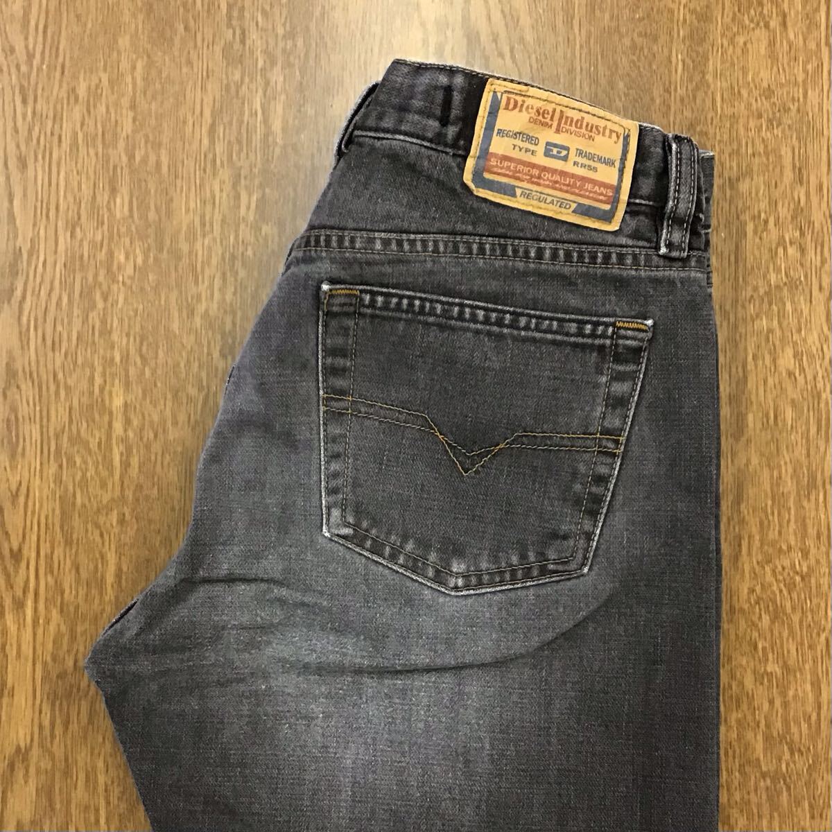 【GJ374】ITALY製 DIESEL W27 色落ち加工 ブラック ジーンズ ジーパン デニムパンツ ブランド古着 ディーゼル 送料無料拍卖