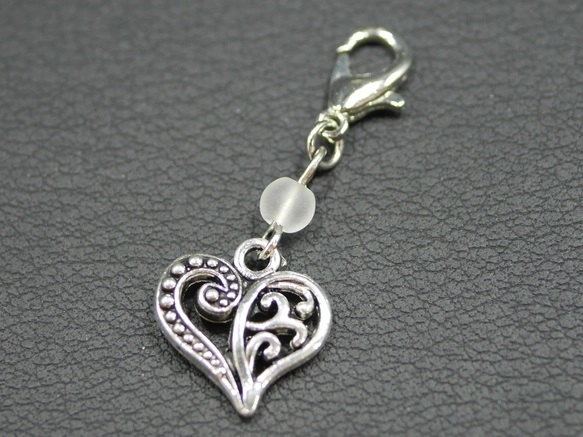 フロスト加工ホワイトクリスタル×ハートの大人可愛いチャーム 557拍卖