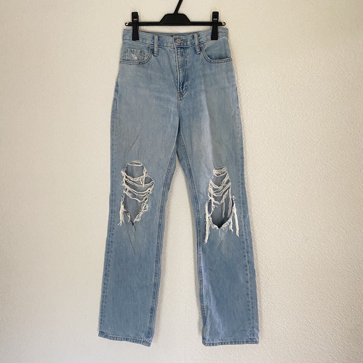UNIQLO ユニクロ ストレートハイライズジーンズ ダメージ 61cm拍卖