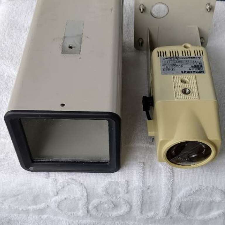 注目:MITSUBISHI ★ 三菱監視 白黒カメラIT-812・屋内形カメラケースB-1100 ★ 中古 拍卖