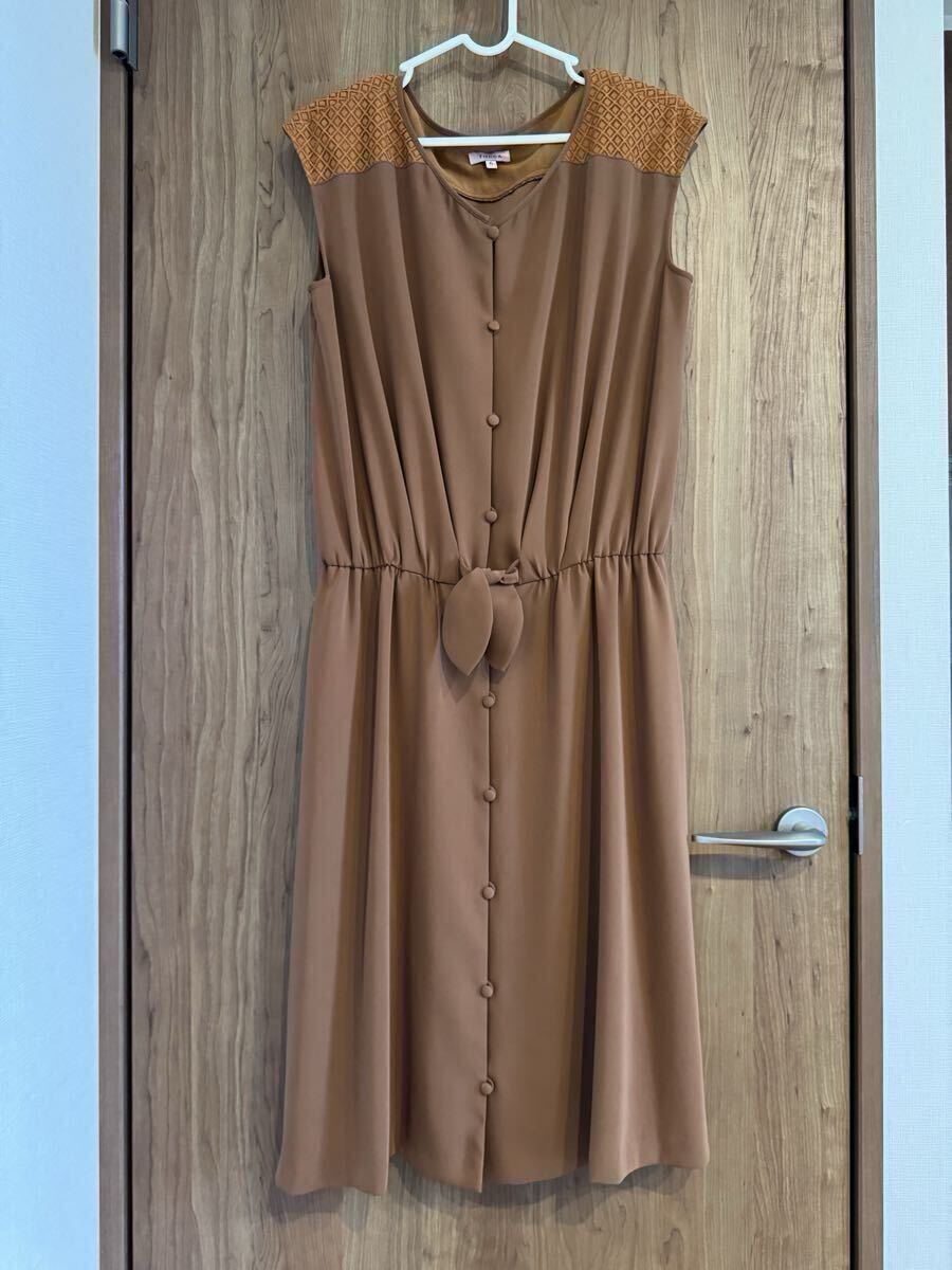 TOCCA ワンピース ノースリーブ ロング丈 ウエストリボン ブラウン ロングワンピース拍卖