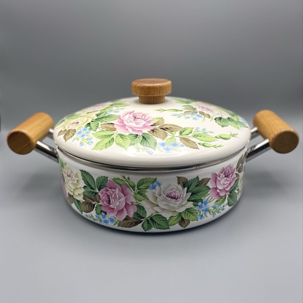 未使用品 ホーロー鍋 24cm 3.5リットル 0.9mm厚 IH対応 両手鍋 花柄 山博工業 フランセ ホーローマット処理 天然木 欅 いんろう蓋 拍卖