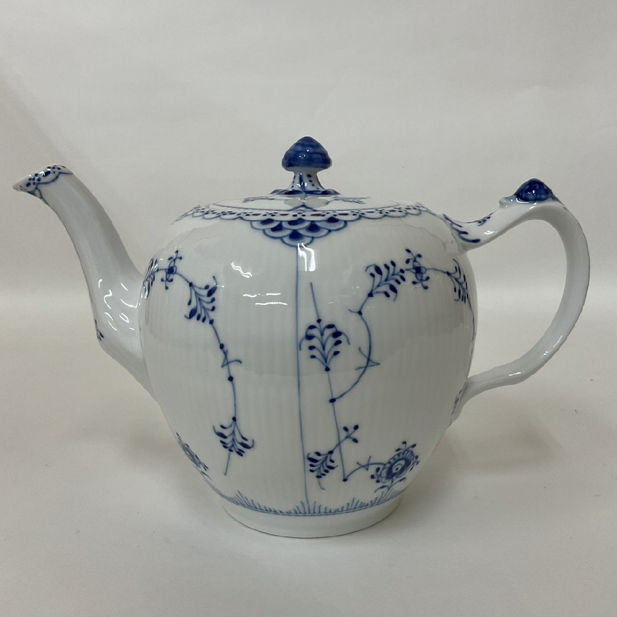 ROYAL COPENHAGEN ロイヤルコペンハーゲン ブルーフルーテッド ティーポット ハーフレース ティーポット 1000ml Lサイズ 食器拍卖