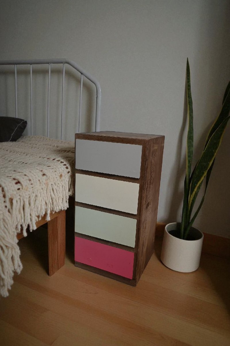 ○レトロポップな木製の引き出し 4段 ミニ箪笥 可愛いパステルカラー 収納 棚 昭和 ヴィンテージ 古道具のgplus広島 2510i拍卖