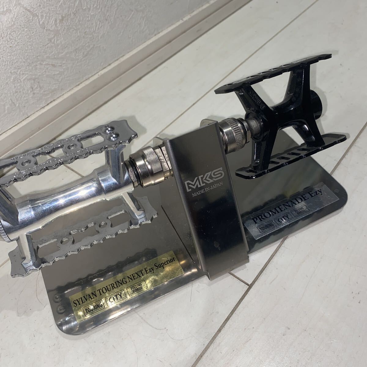 ★格安START★レア★非売品★MKS 三ヶ島製作所 ペダル展示台 左:SYLVAN TOURING NEXT Ezy Superior 右:PROMENADE Ezy セット★売り切り★拍卖