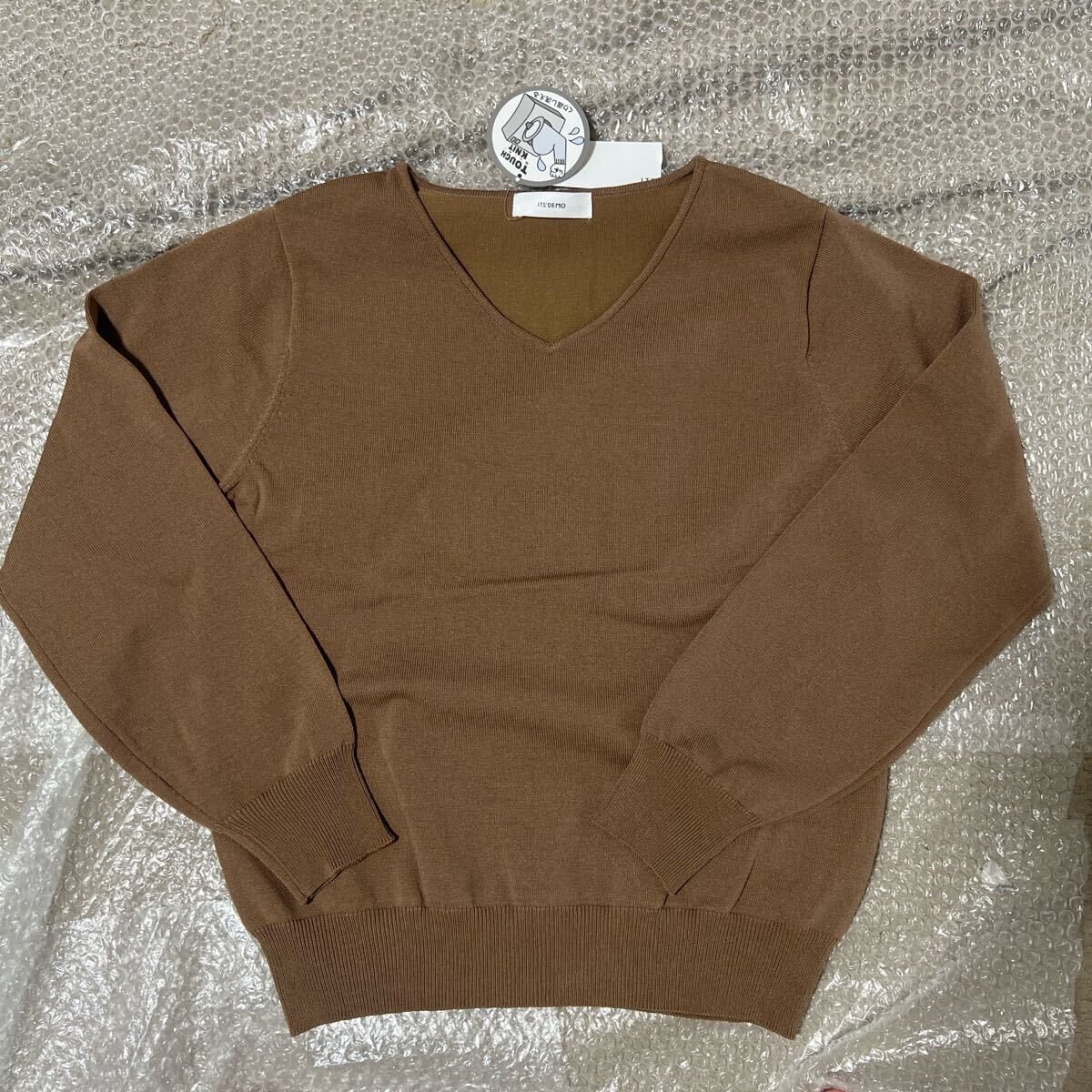 【新品タグ付き】ITS'DEMO イッツデモ 長袖ニットセーター ブラウン 茶色 フリーサイズ F 【縮みに強い/洗濯機OK】Vネックプルオーバー拍卖