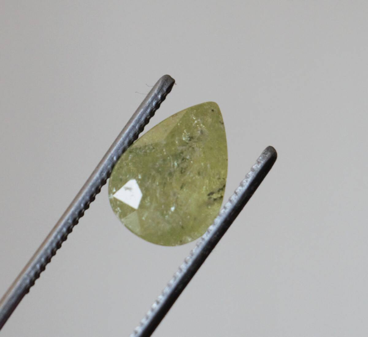 4ct 天然石 スフェーン ペアシェイプ ルース拍卖