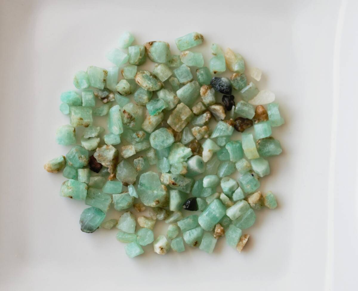 102ct 天然石 エメラルド 原石 セット売り パキスタン産拍卖