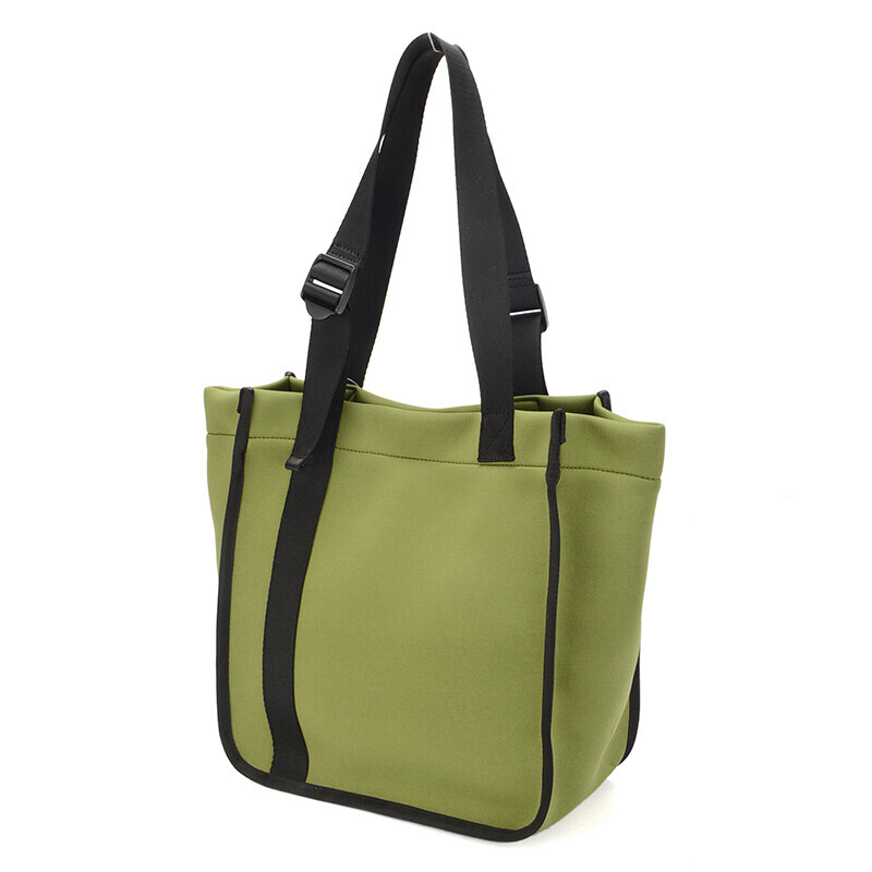 ソフトで軽量丈夫なネオプレーン素材A4変形トートバッグ /カーキ拍卖