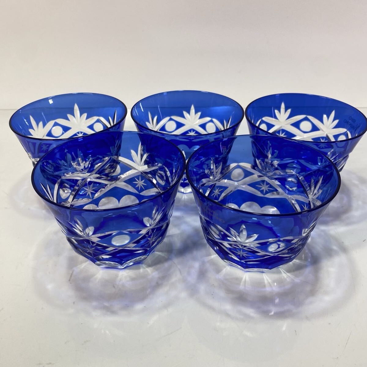 切子グラス 五客組 5個セット ガラス 冷茶器 冷酒 ぐい呑み 硝子製 コップ 食器 カットガラス拍卖