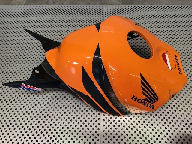 ホンダ CBR1000RR レプソル(SC57)用 タンクカバー拍卖