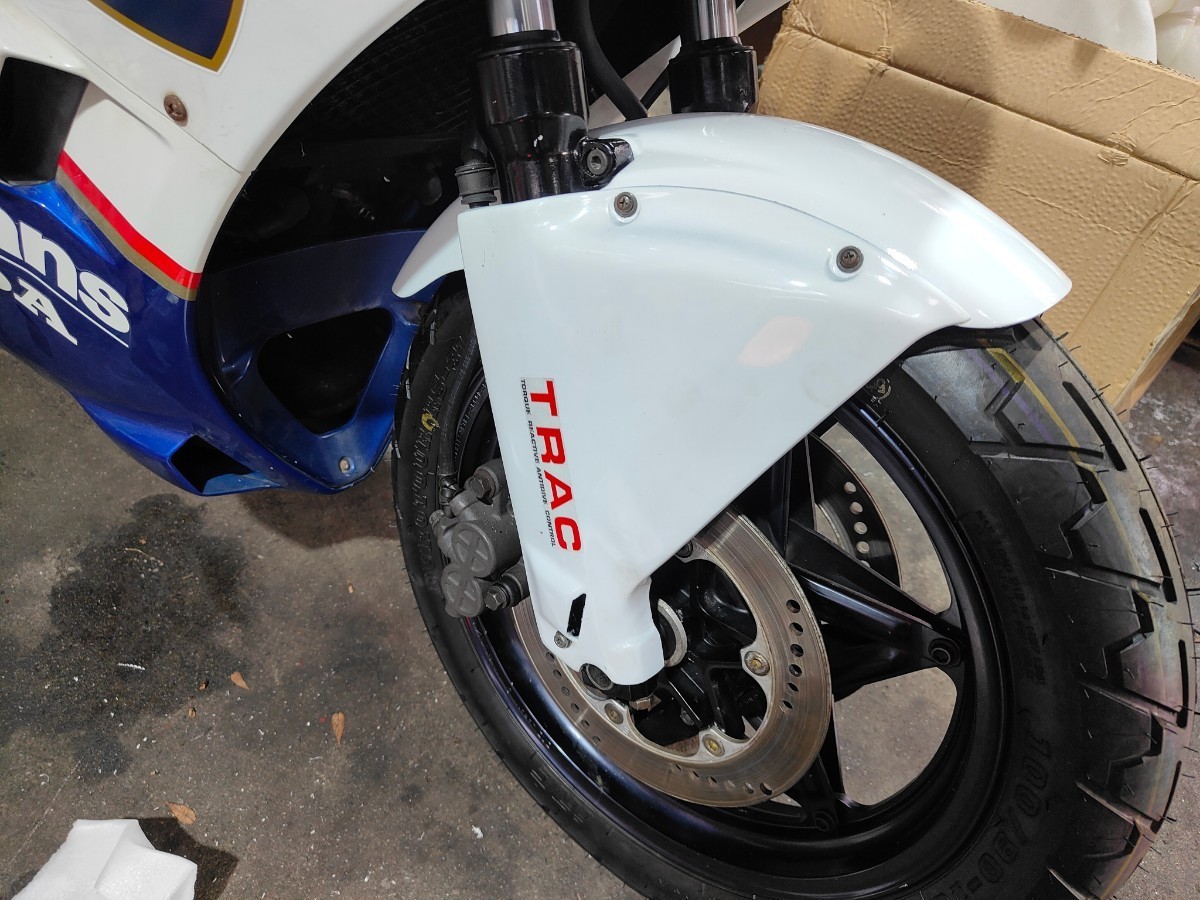 NS400R NC19 フロントフェンダーセット新品未使用 ロスマンズカラー 社外品 NS250拍卖