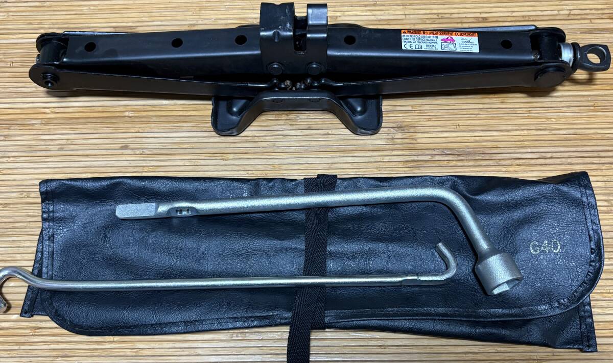 トヨタ純正 パンタグラフジャッキ 車載ジャッキトヨタ車載工具 ジャッキ 長さ約45cm  ハリアー70に搭載されていたもの中古 売り切り拍卖