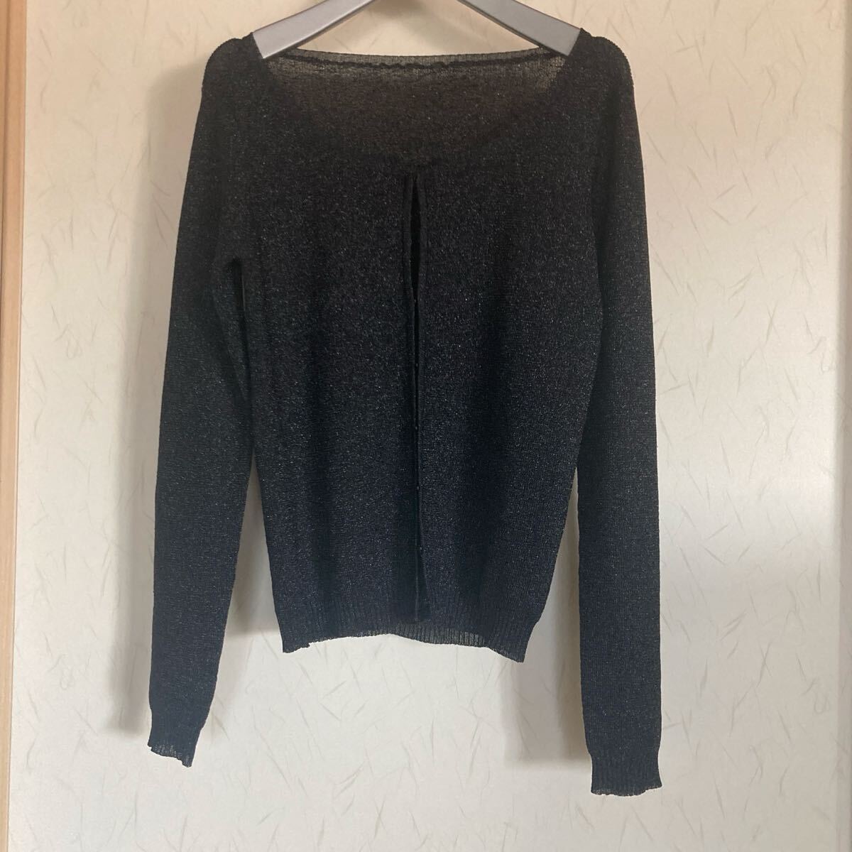 ラメ入りブラックフック長袖カーディガン 黒 ニット拍卖