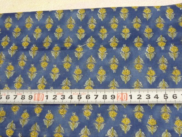 100*80★ブルー・花柄の・ハギレ・生地・布★0549-25拍卖