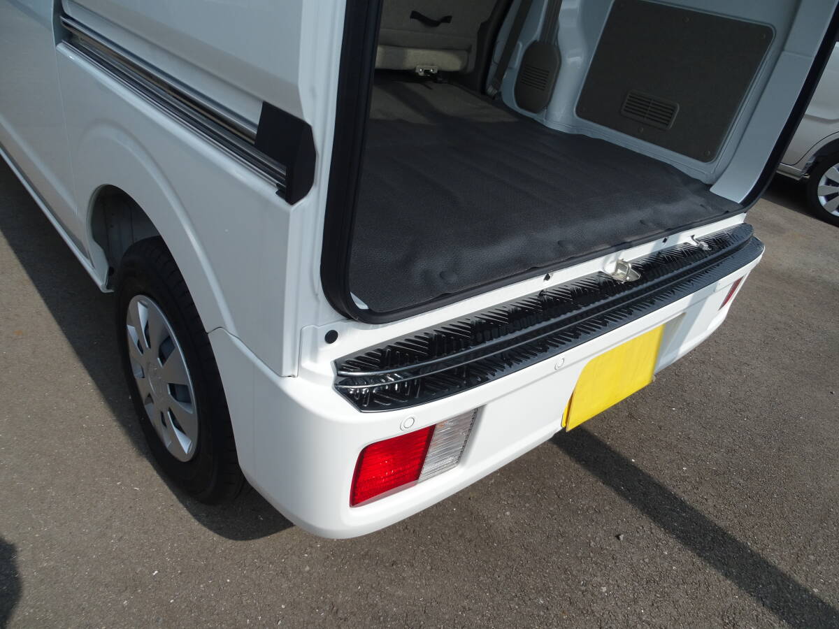 エブリィ DA17V 日産クリッパーNV100 DR17V マツダスクラムV DG17 三菱ミニキャブV DS17 リアバンパーガード ブラック 黒 縞模様ステンレス拍卖