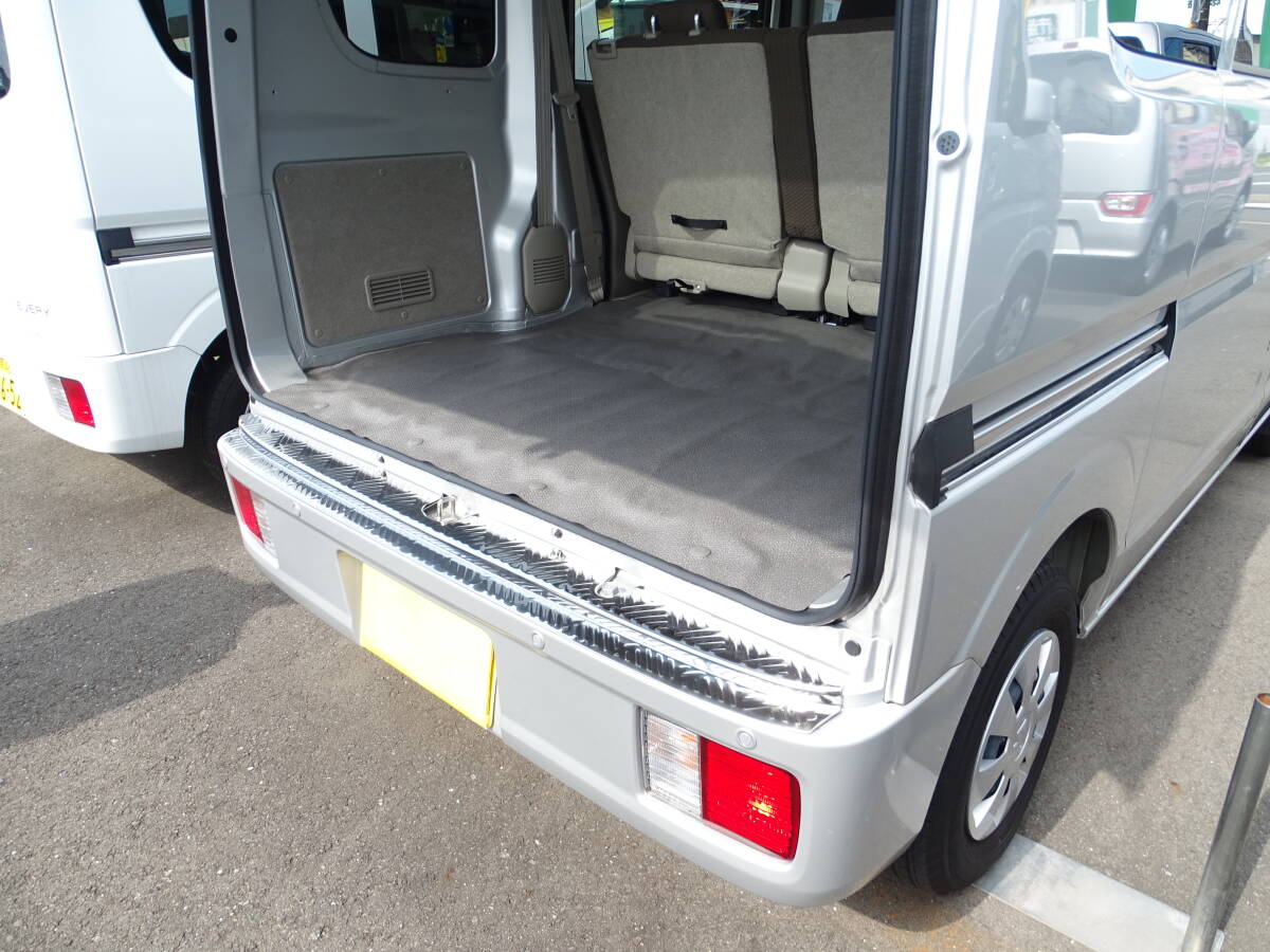 スズキエブリィ HBD-DA17V 日産クリッパーNV100 DR17V マツダスクラムV DG17 三菱ミニキャブV DS17系 リアバンパーガード 縞模様ステンレス拍卖