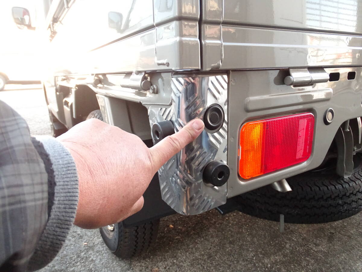 スズキ キャリィトラック 標準 スーパーキャリィ DA16T系 コーナーセンサー付き車 専用 リアコーナーガード 縞模様 シマステンレス 左右 拍卖