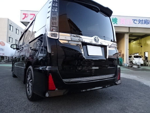 トヨタ ヴォクシー ノア ZRR80 85系 メッキリアゲートガーニッシュ バックドアモール ナンバーガーニッシュ 全グレード 前期後期共通3点拍卖