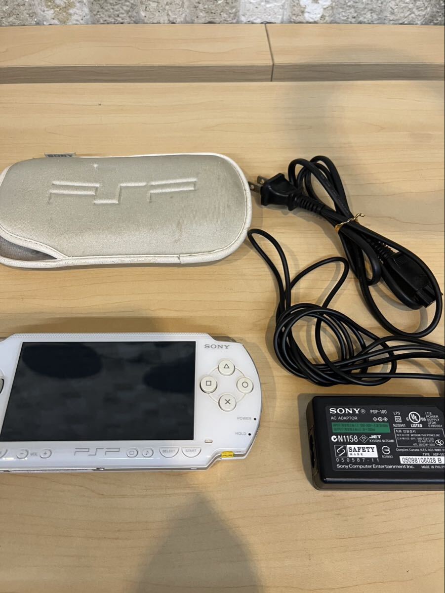 【送料無料】SONY ソニー PSP PSP-1000 本体 ホワイト 周辺機器付き 通電確認OK 1円〜【14.TJ】拍卖