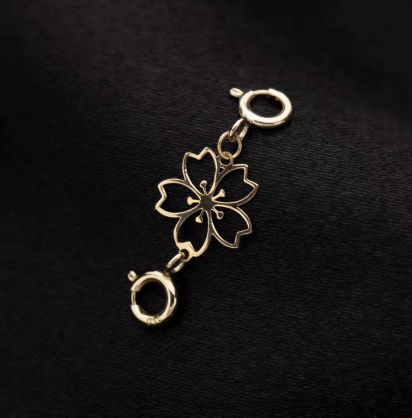 K18YG 引き輪 ヒキワ ひきわ 花 桜 梅 チェーンパーツ ネックレスパーツ YG 18K チャーム 両開口 コマ 花モチーフ 1.8cm 延伸 延ばす拍卖