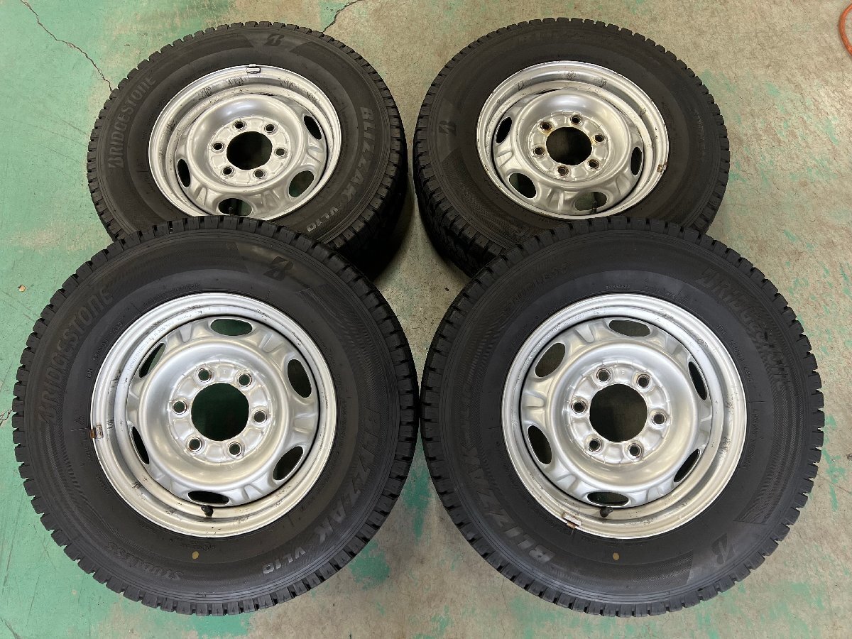 バリ溝 2023年製 スタッドレス 日産 キャラバン 純正 5.5J +45 6H PCD139.7 ブリザック VL10 195/80R15 107/105N LT P2503062拍卖