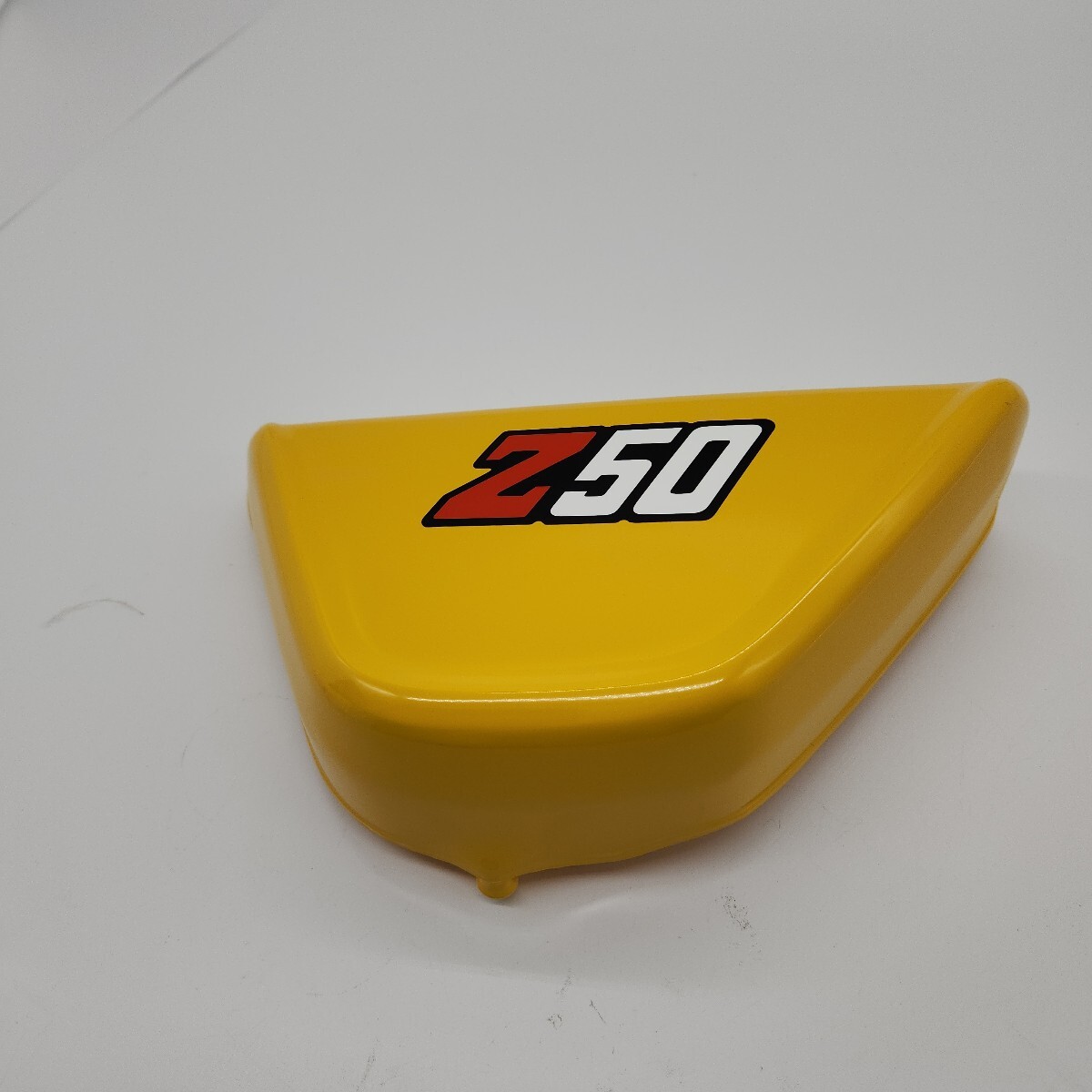 4Lモンキー イエローサイドカバーホンダ純正新品未使用、送料込み、即納いたします。グロメット3個付き。拍卖