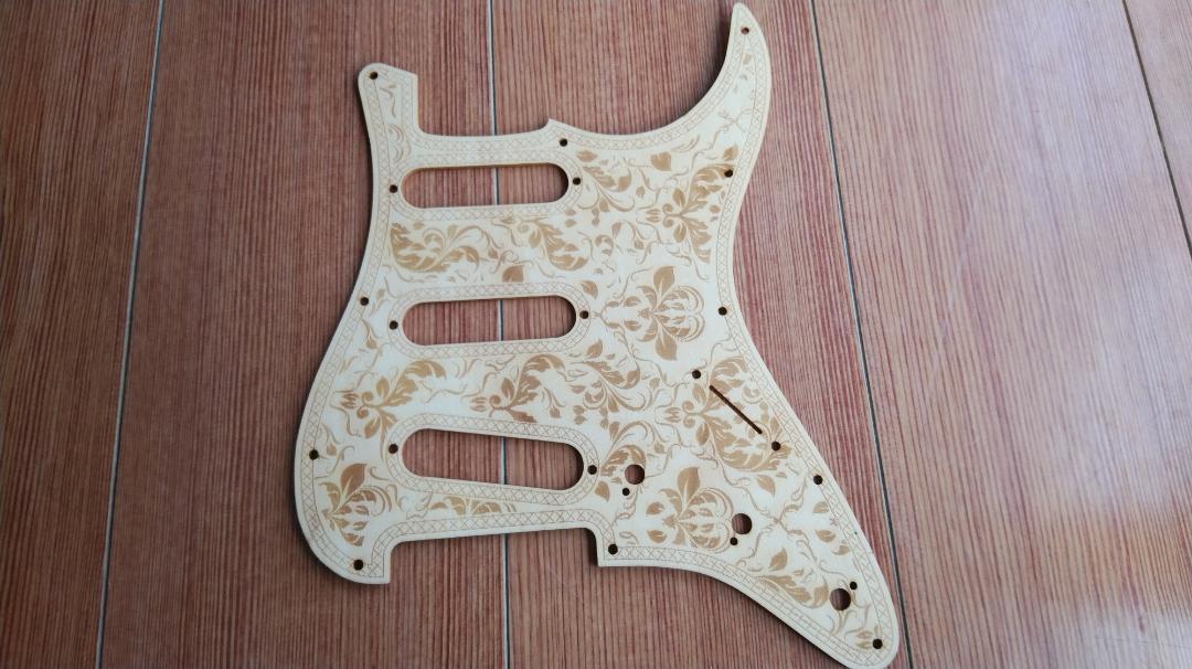 ストラトキャスター SSS ピックガード 木製 新品拍卖