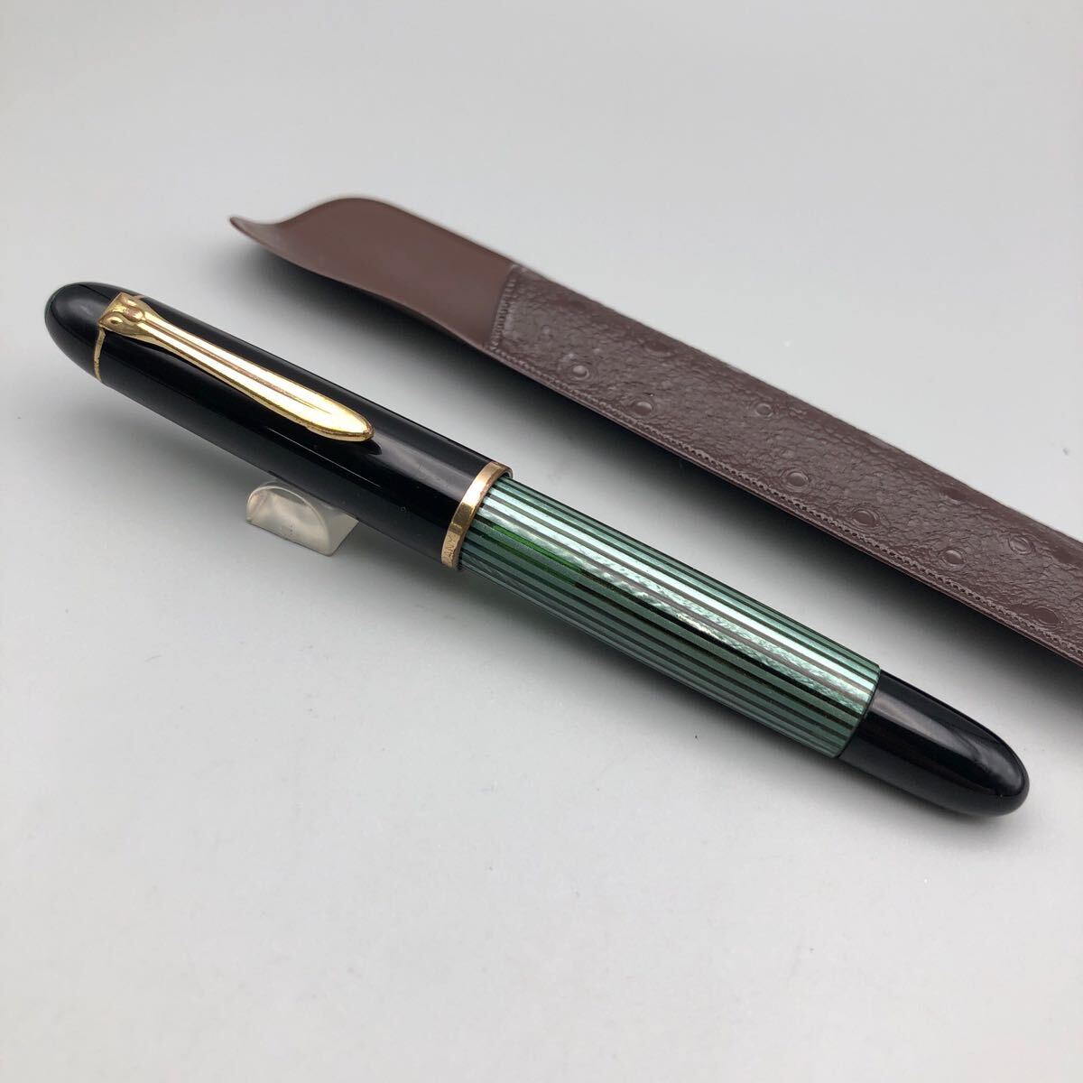 ★F09177 Pelikan ペリカン 140 万年筆 緑縞 グリーンストライプ 14C-585 M 中字 ケース付拍卖