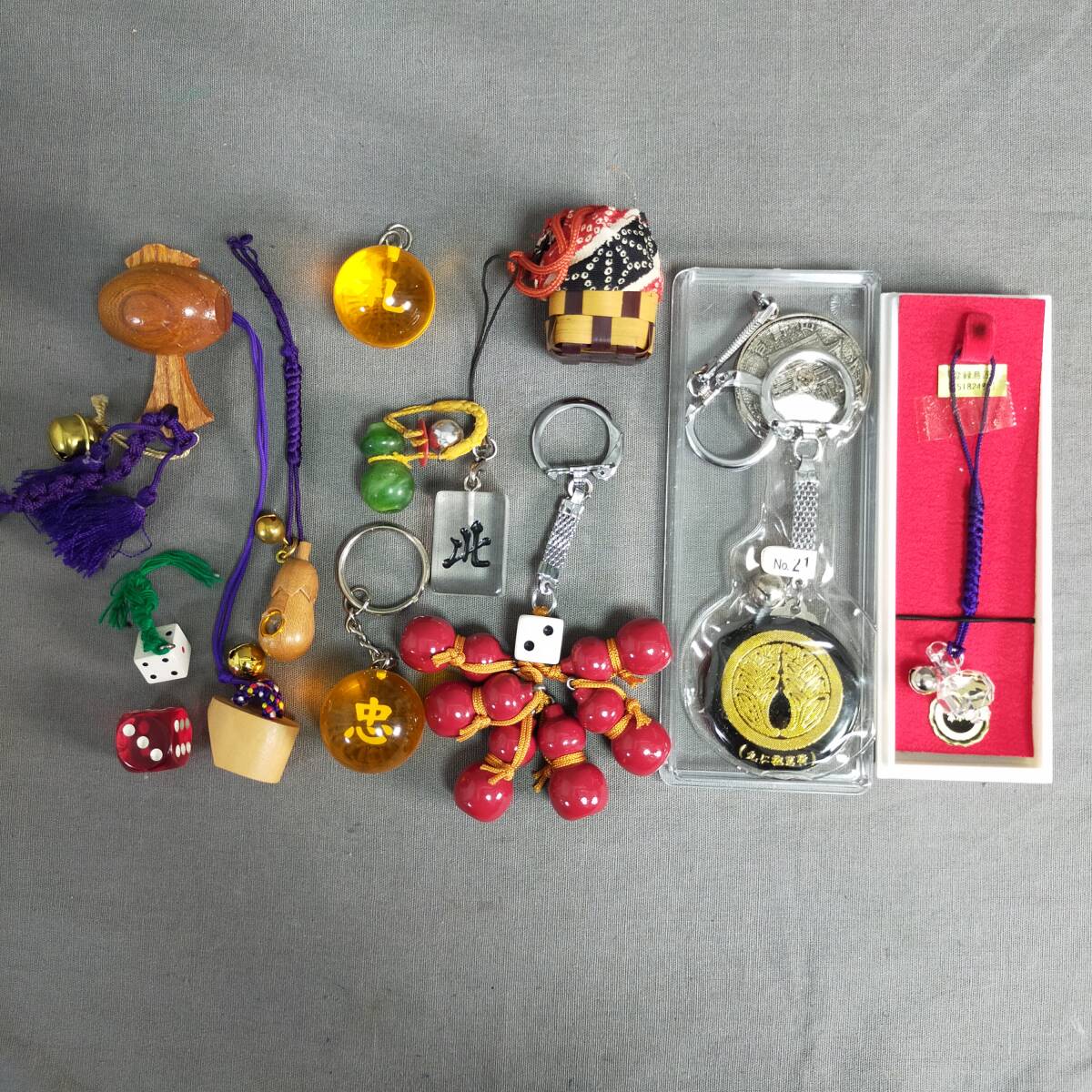 5710/10 GJ712174 ヴィンテージ キーホルダー チャーム セット おまとめ ひょうたん 小槌 サイコロ 達磨 総重量168g拍卖