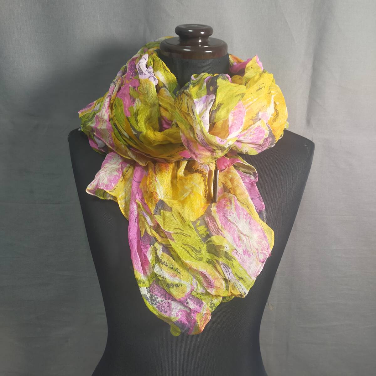 5710/27 GJ71946 BOTTEGA VENETA ボッテガ・ヴェネタ スカーフ ストール 100%SILK 花 フルーツ レディース 現状品拍卖