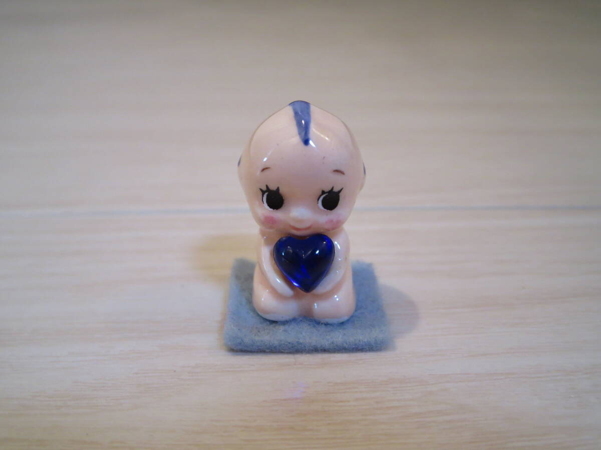 ロ 陶器製 ハート(青)モチーフ キューピー 約2.8cm ミニチュア 人形拍卖