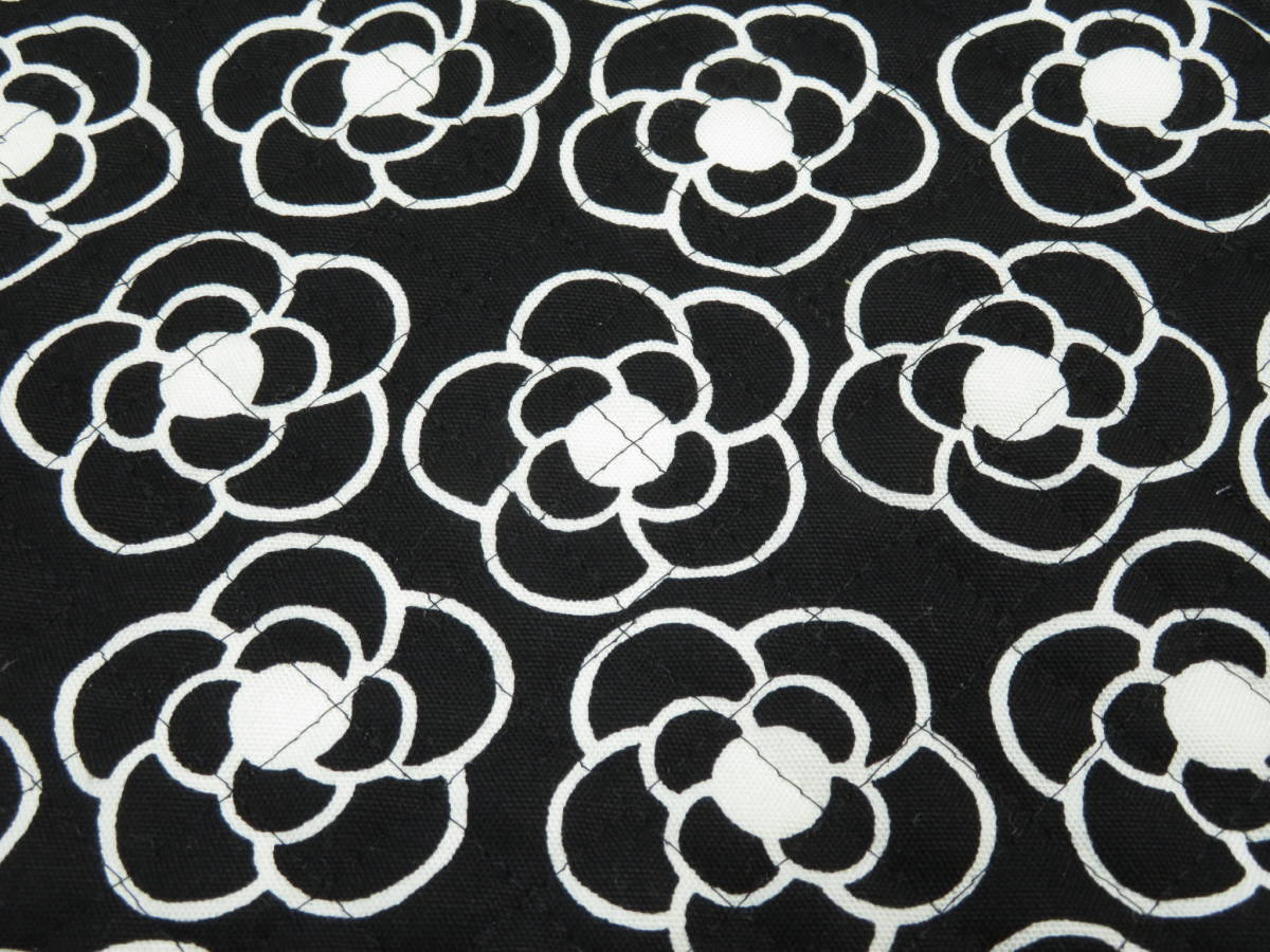 1m単位販売 キルティング (Q-88) カメリア柄 キルト 黒色 約106㎝幅 黒 花 オックス 椿 ツバキ つばき 花柄 布 生地 教材 日本製 北欧調拍卖