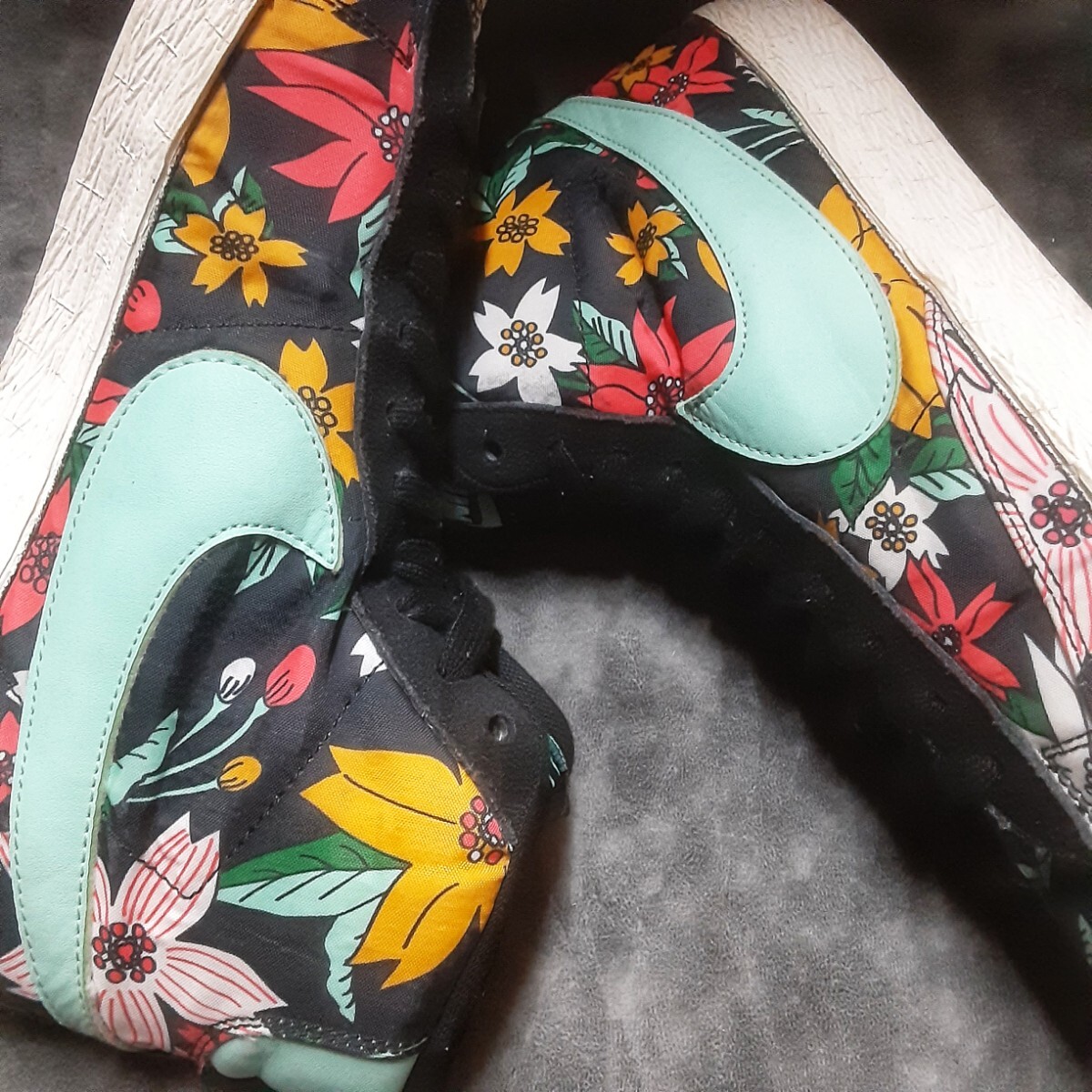 最値!希少15年製!名作ハワイアンフラワーデザイン!ナイキ ブレザー ミッド高級スニーカー!ブラック!黒花柄白 27.5cm拍卖