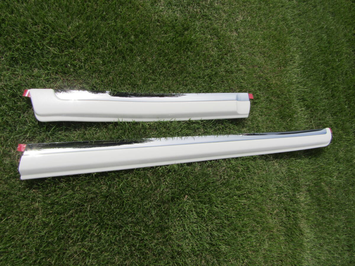 ランクルプラド TRJ150W サイドモール 右 ドアモール パールホワイト 08266-60081 フロントドア リアドア ■■ 13100203拍卖