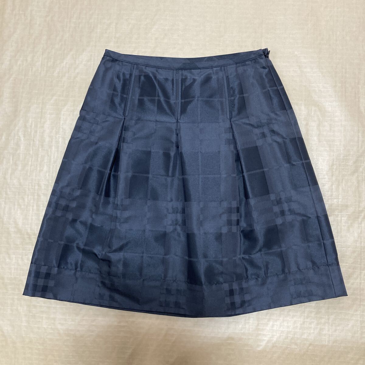 n6544 Burberry London バーバリーロンドン 膝丈スカート ノバチェック 36(S相当)ブラック 拍卖