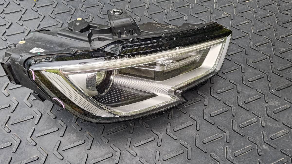 8V/アウディA3/後期/純正HIDヘッドライト/右/RHD用/8V0941006F/8V0941044F/一部割れ有り拍卖