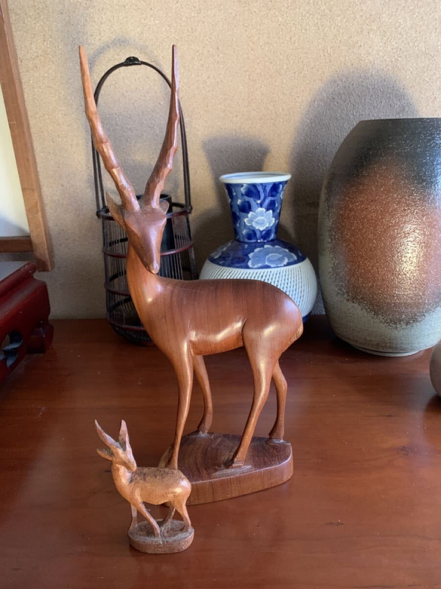 ◆木彫り 鹿の置物 親子 2体◆ レトロ アンティーク インテリア オブジェ 彫刻 木製昭和和物器こけし床間花瓶陶器拍卖
